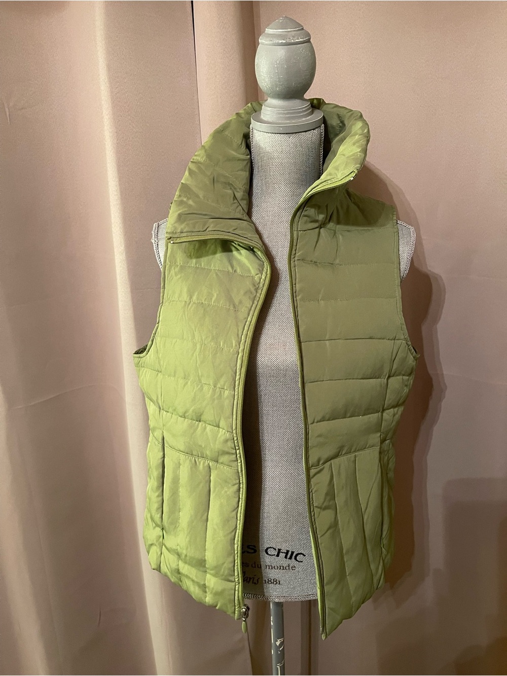 Kenneth Cole Reaction Green Down & Feather Puffer Vest – Women’s Large NWOT